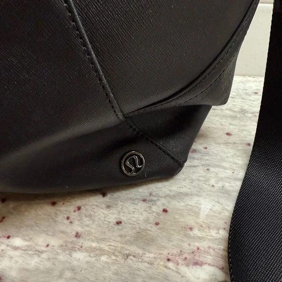 lululemon athletica Black Shoulder Bag with Adjustable Strap - Picture 10 of 11